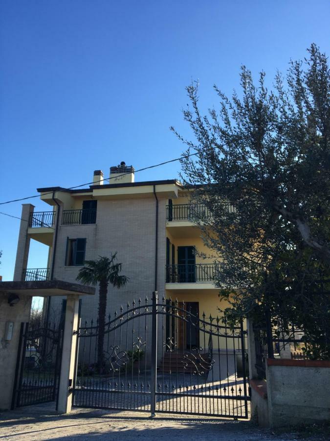 Vila La Collina Di Emma Massignano Exteriér fotografie